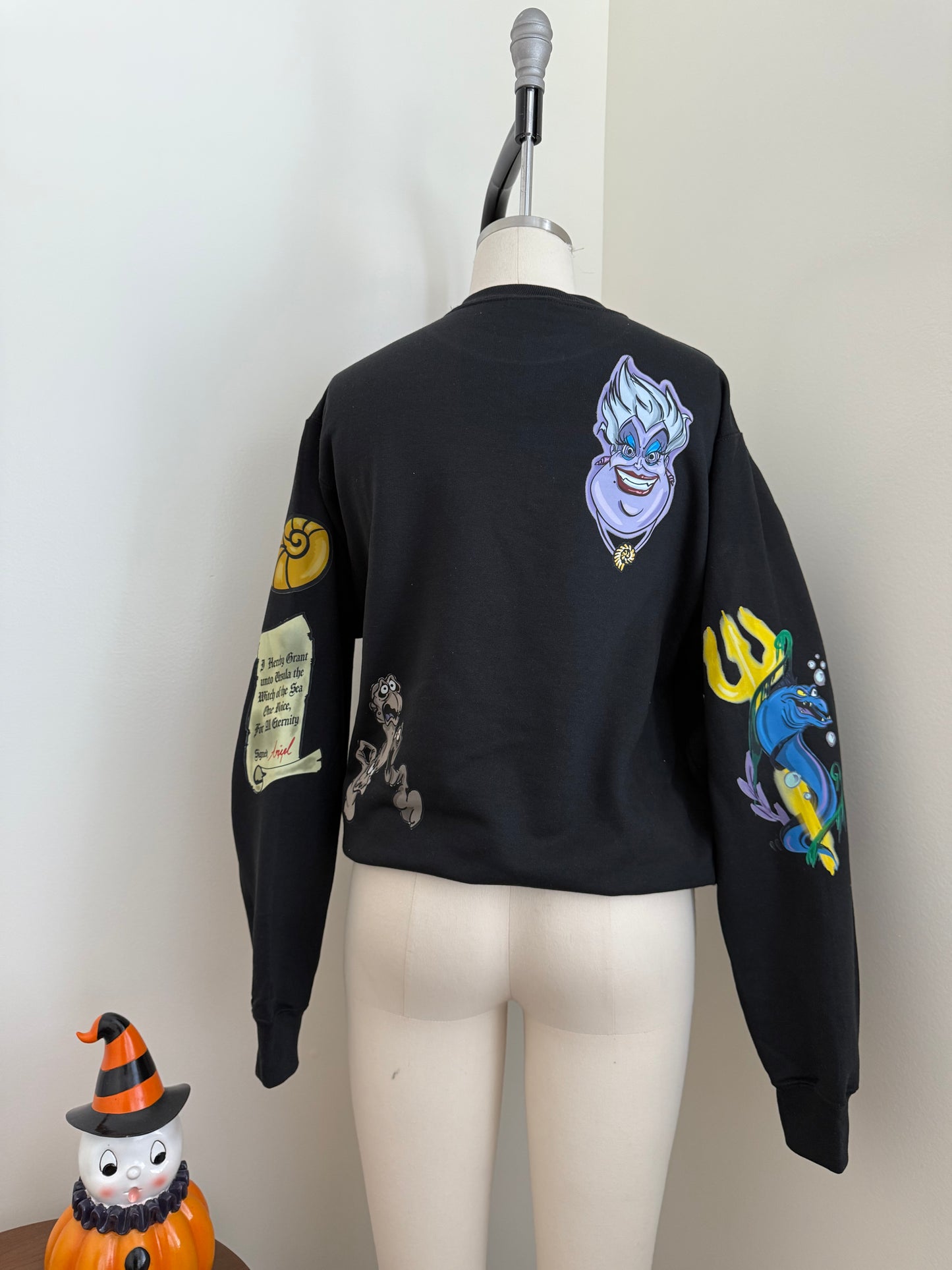 QUEEN OF THE SEA CREWNECK