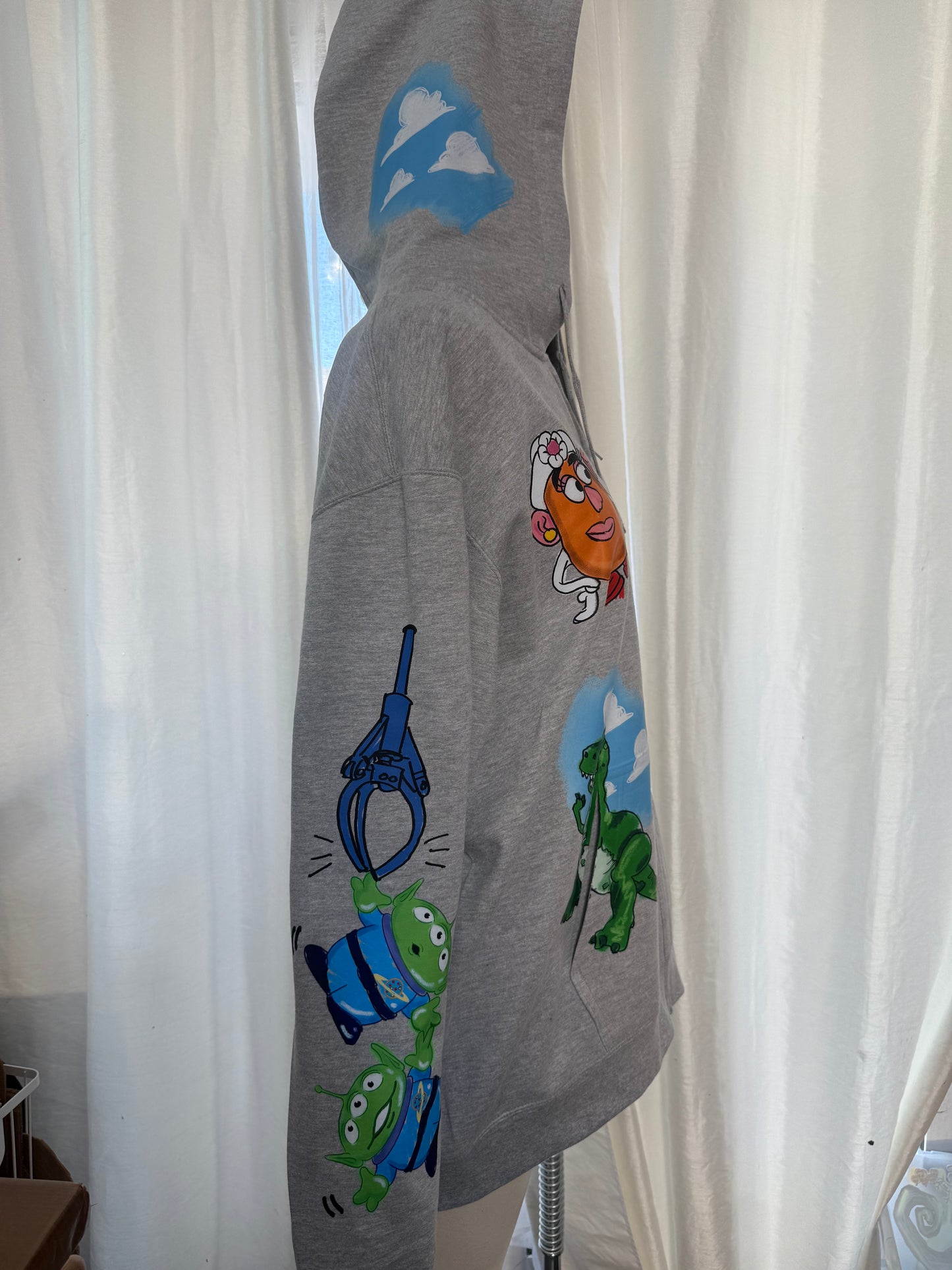 ANDYS TOYS ZIPPER SWEATER