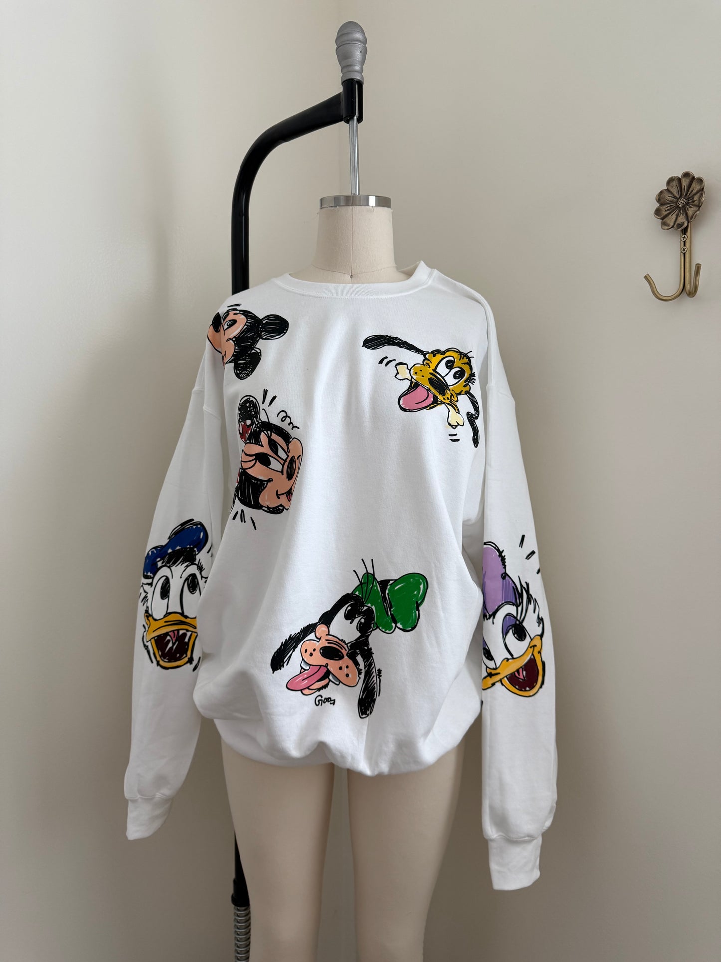 DOODLE FRIENDS CREWNECK