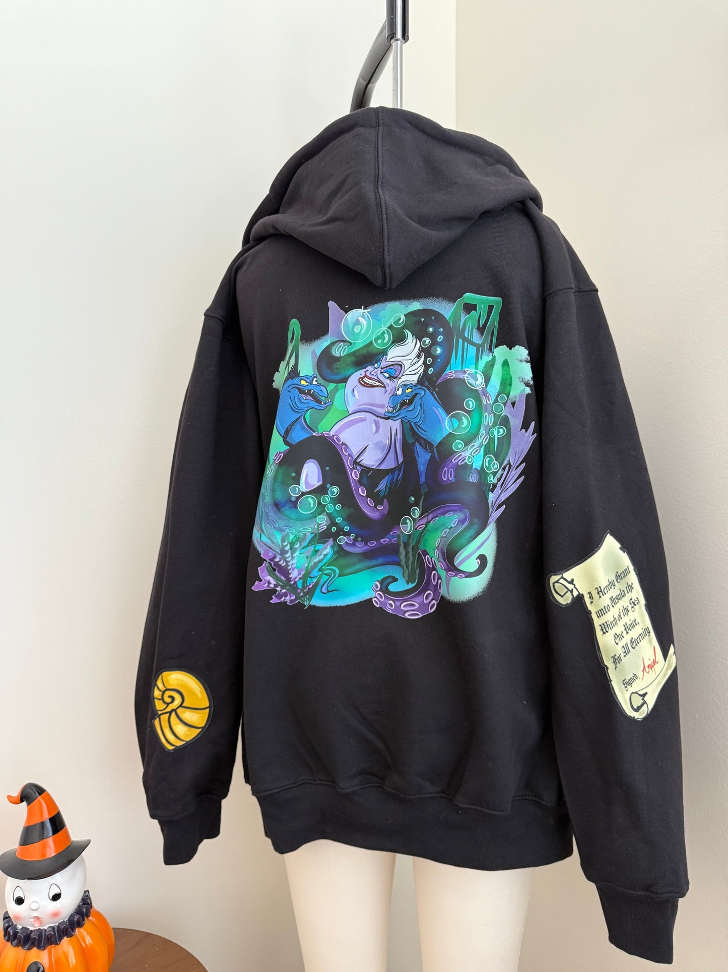 QUEEN OF THE SEA ZIPPER