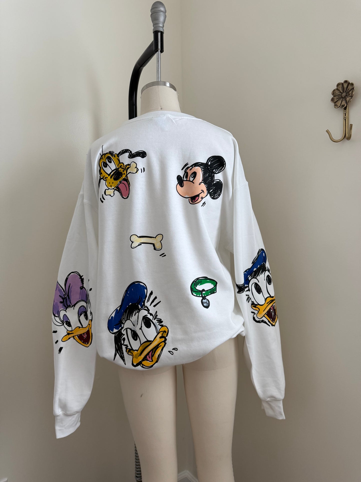 DOODLE FRIENDS CREWNECK