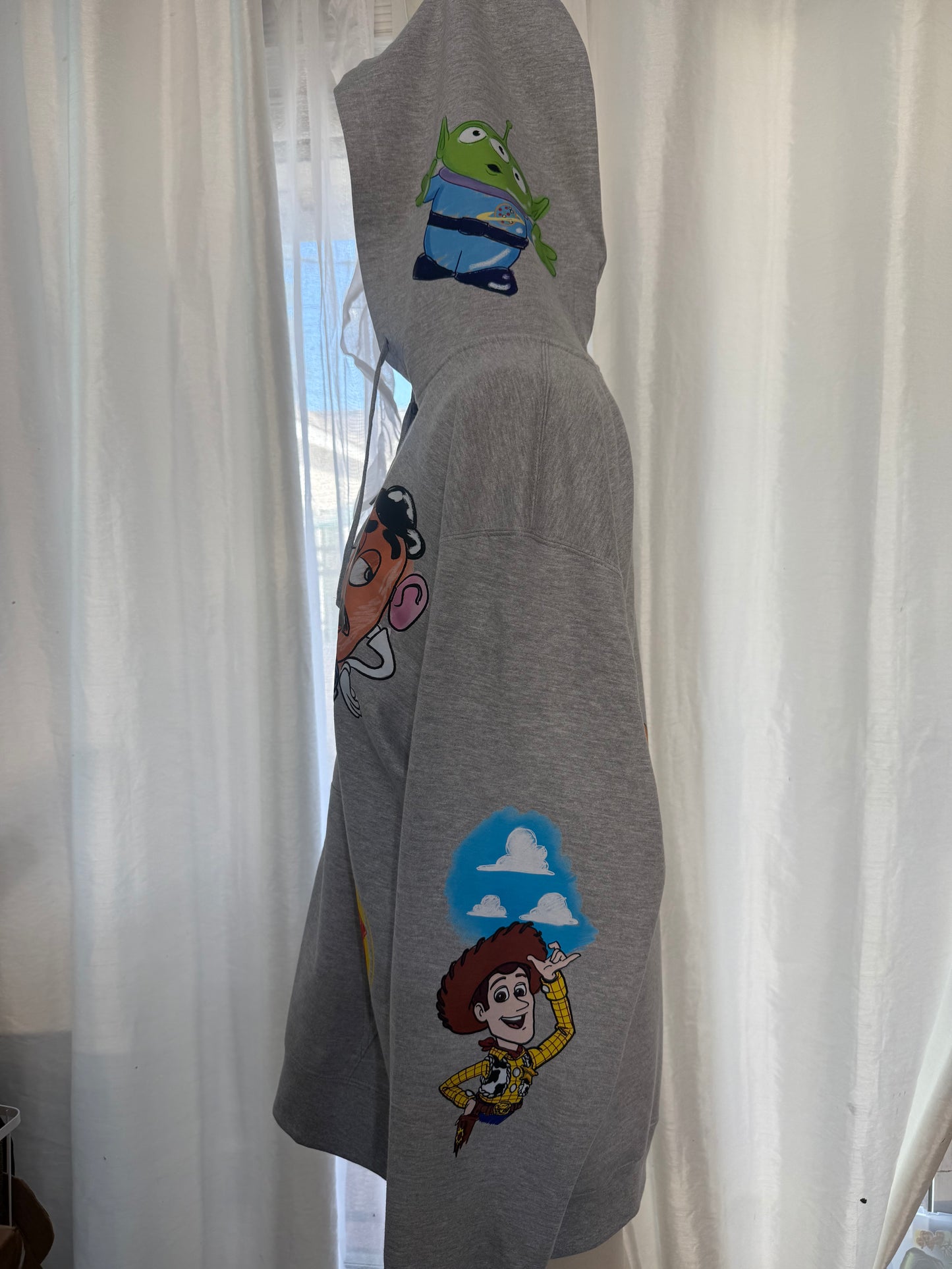 ANDYS TOYS ZIPPER SWEATER