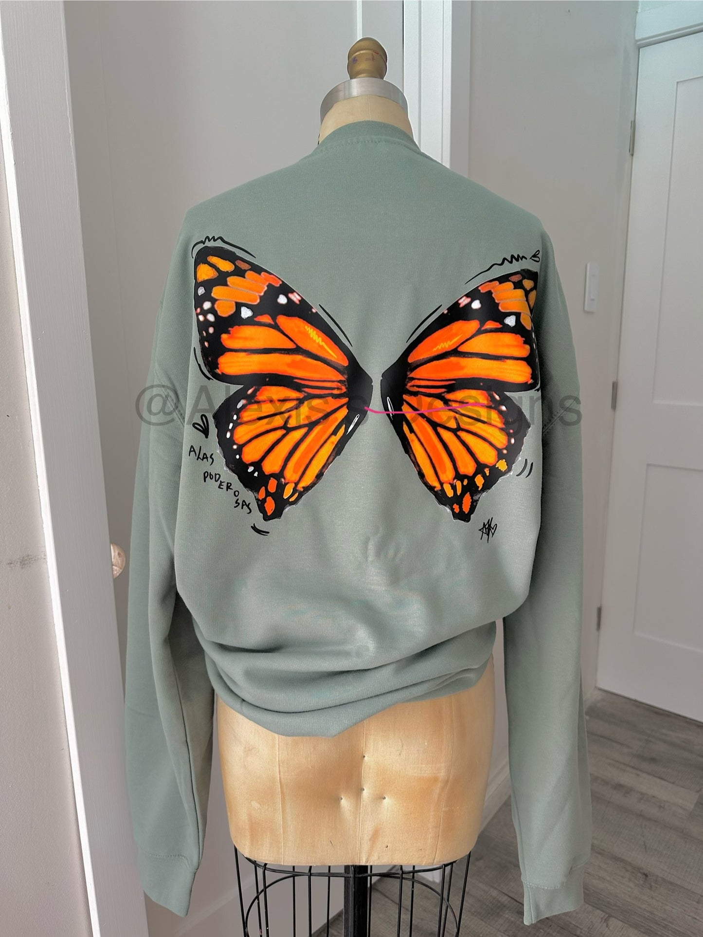 MILA CREWNECK