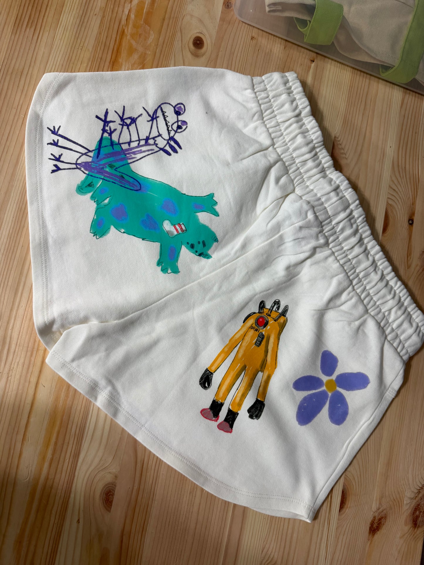 MONSTERS TEAM (OFF-WHITE)