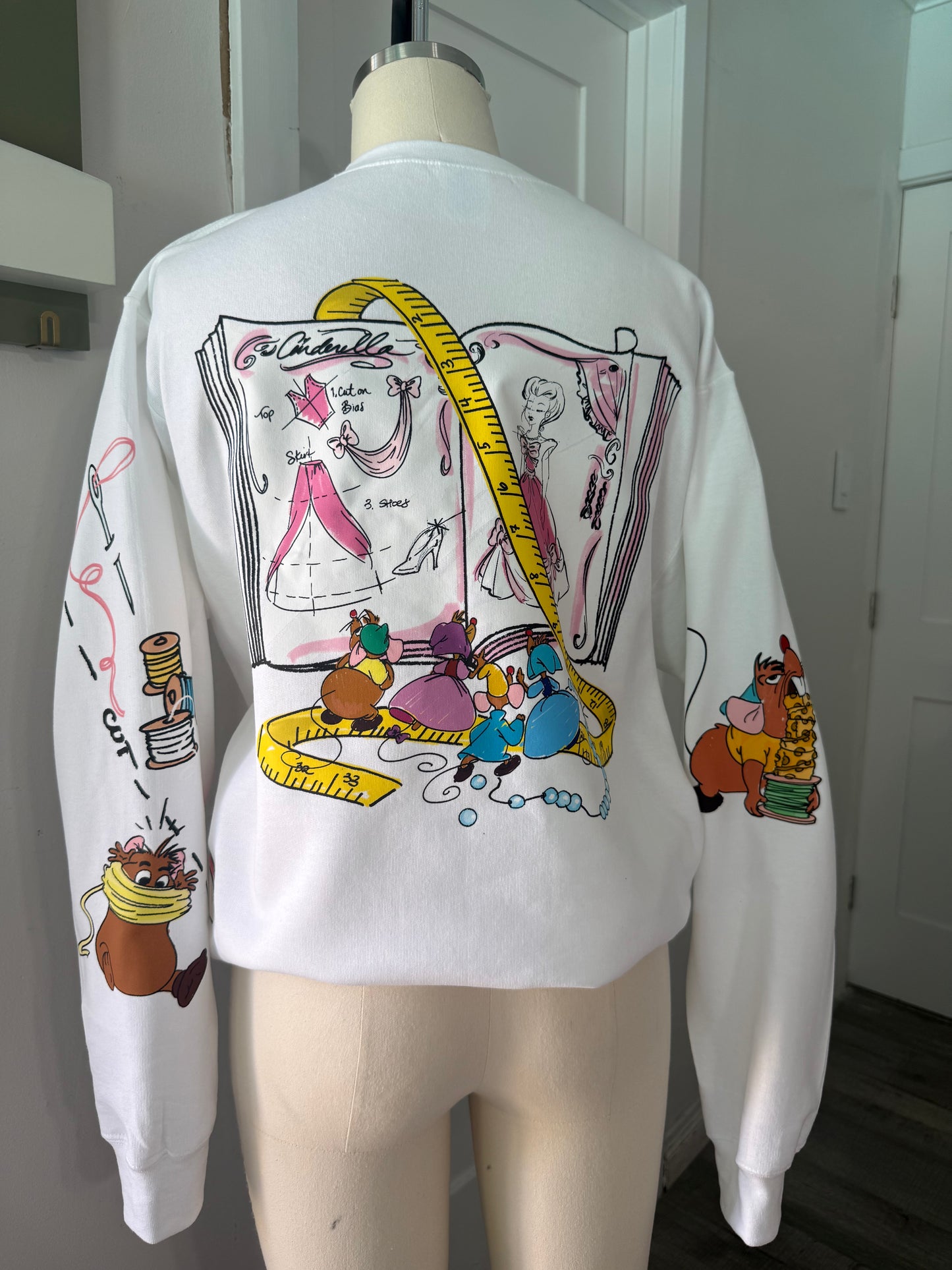 CINDERELLY CREWNECK