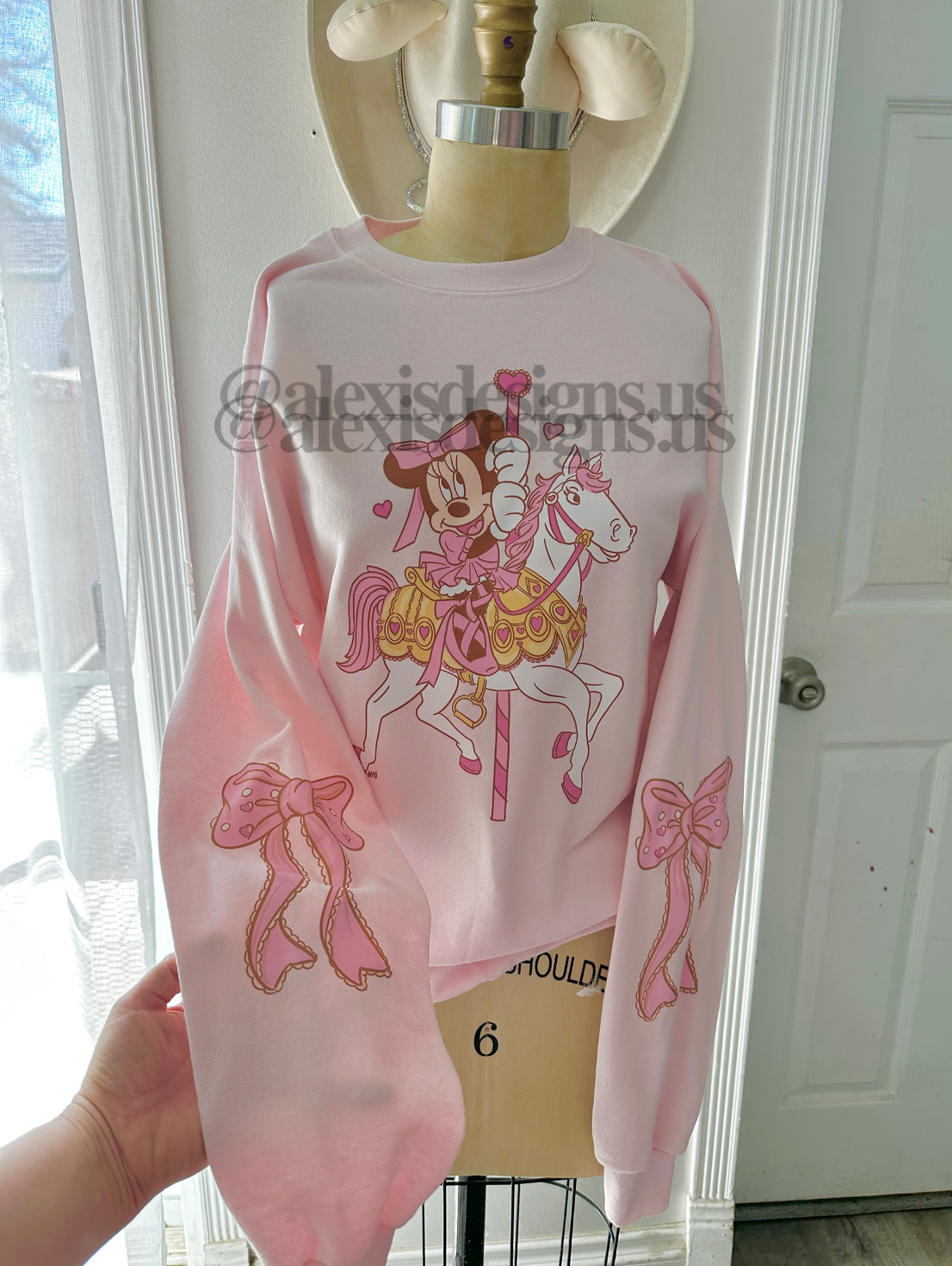 CAROUSEL LOVE CREWNECK