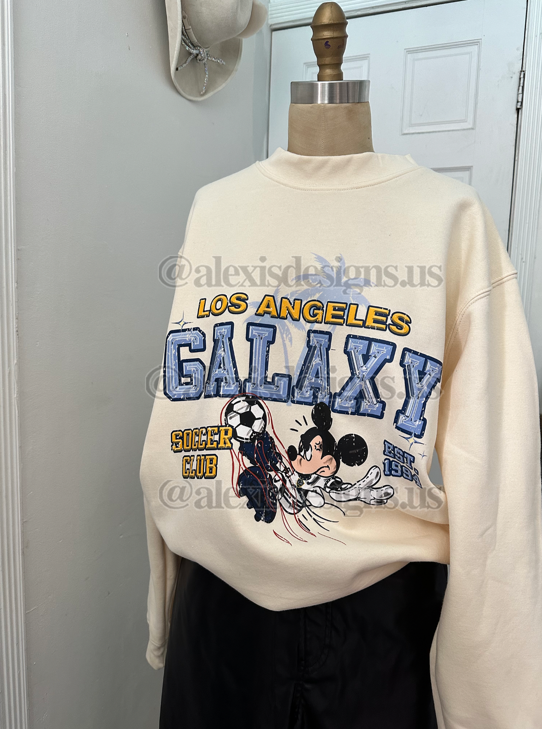 GALAXY INSPIRED CREWNECK