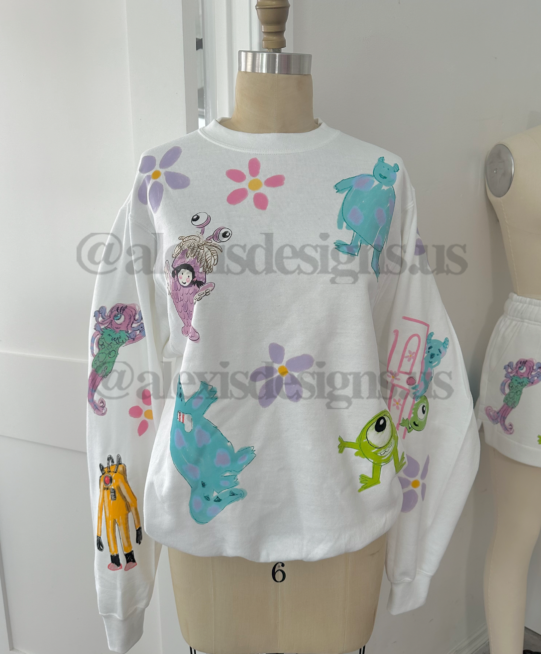 MONSTERS TEAM CREWNECK