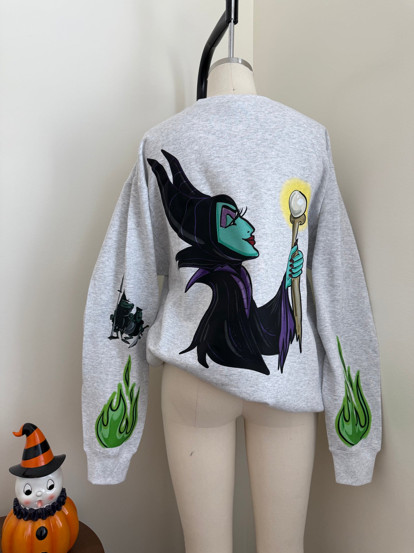 DRAGONS LOVE CREWNECK