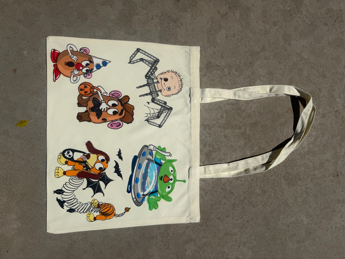 SPOOKY STORY TOTE