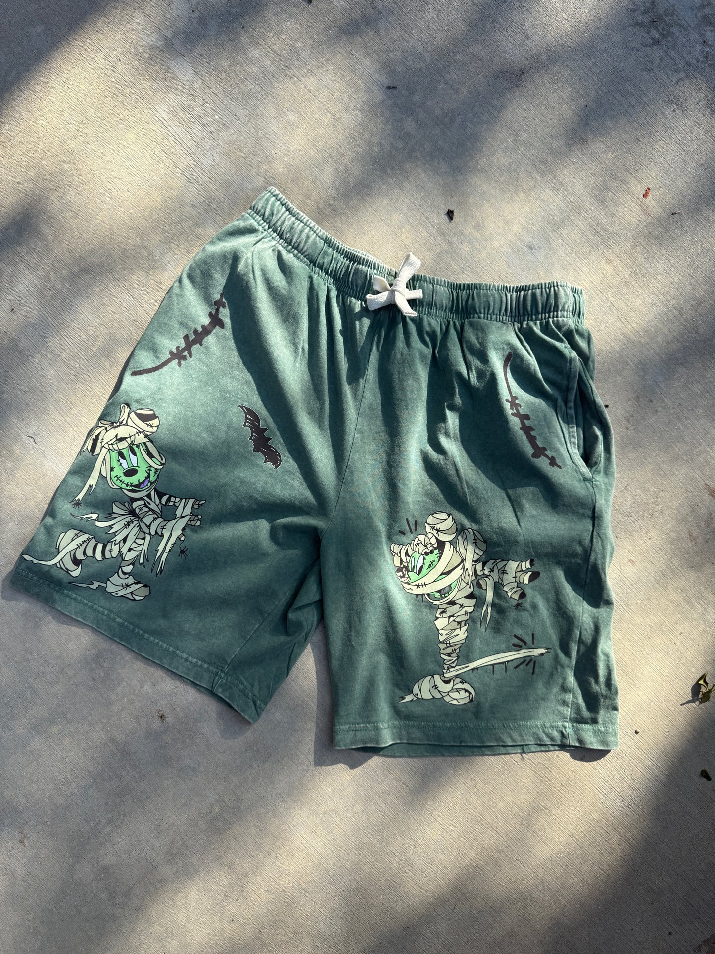 SPOOKY FLEECE SHORTS VER 4