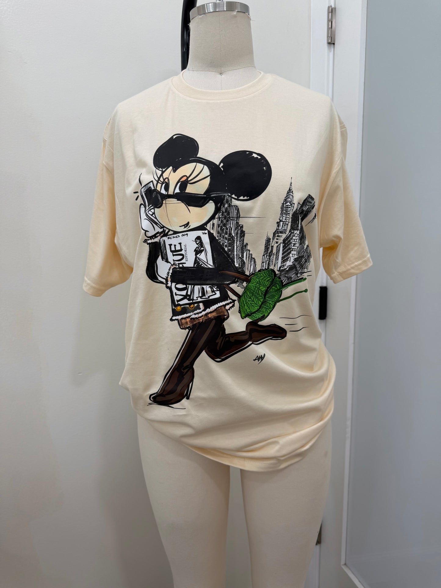 MINNI WEARS PRADA T SHIRT