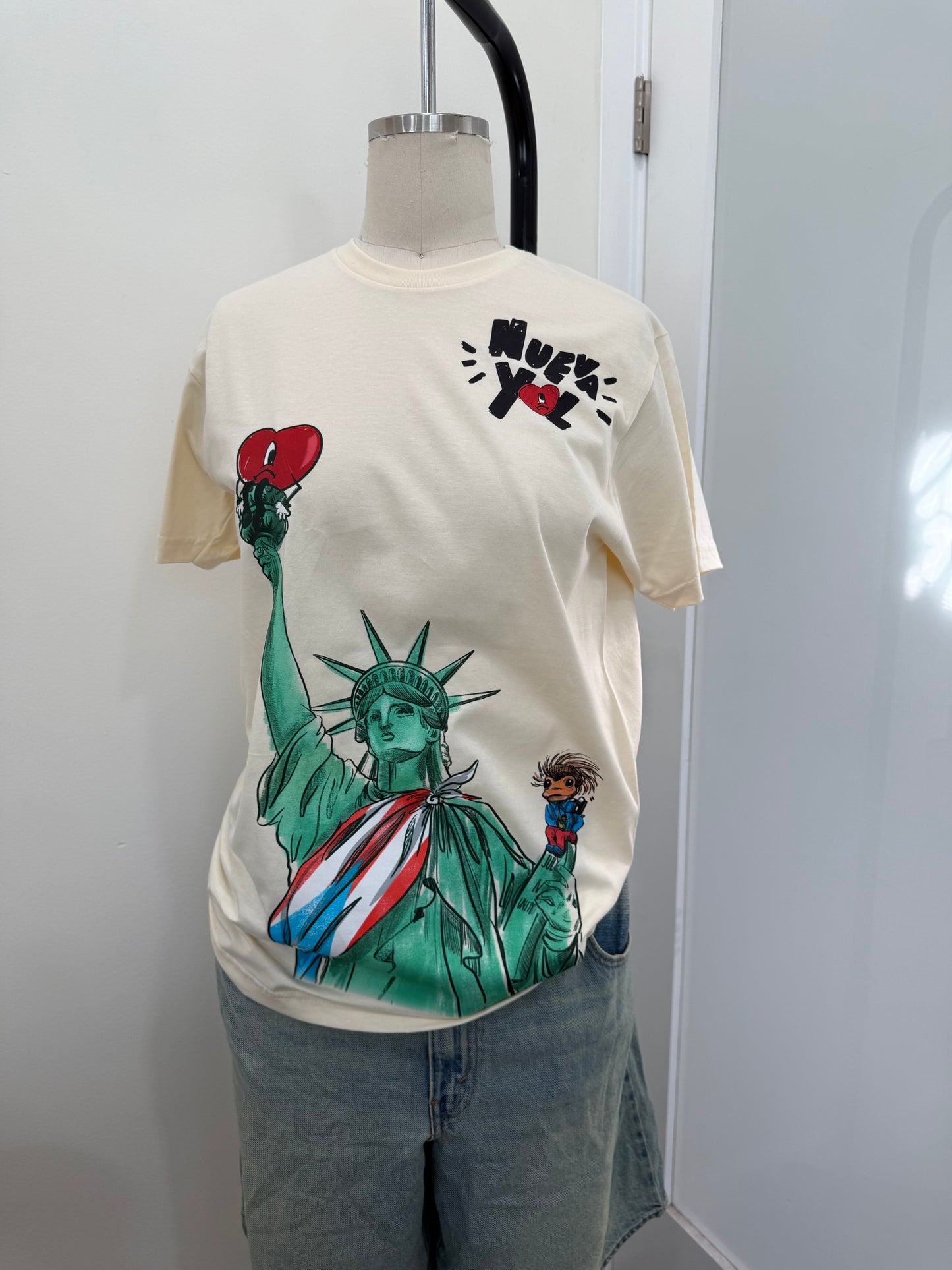 STATUE T SHIRT
