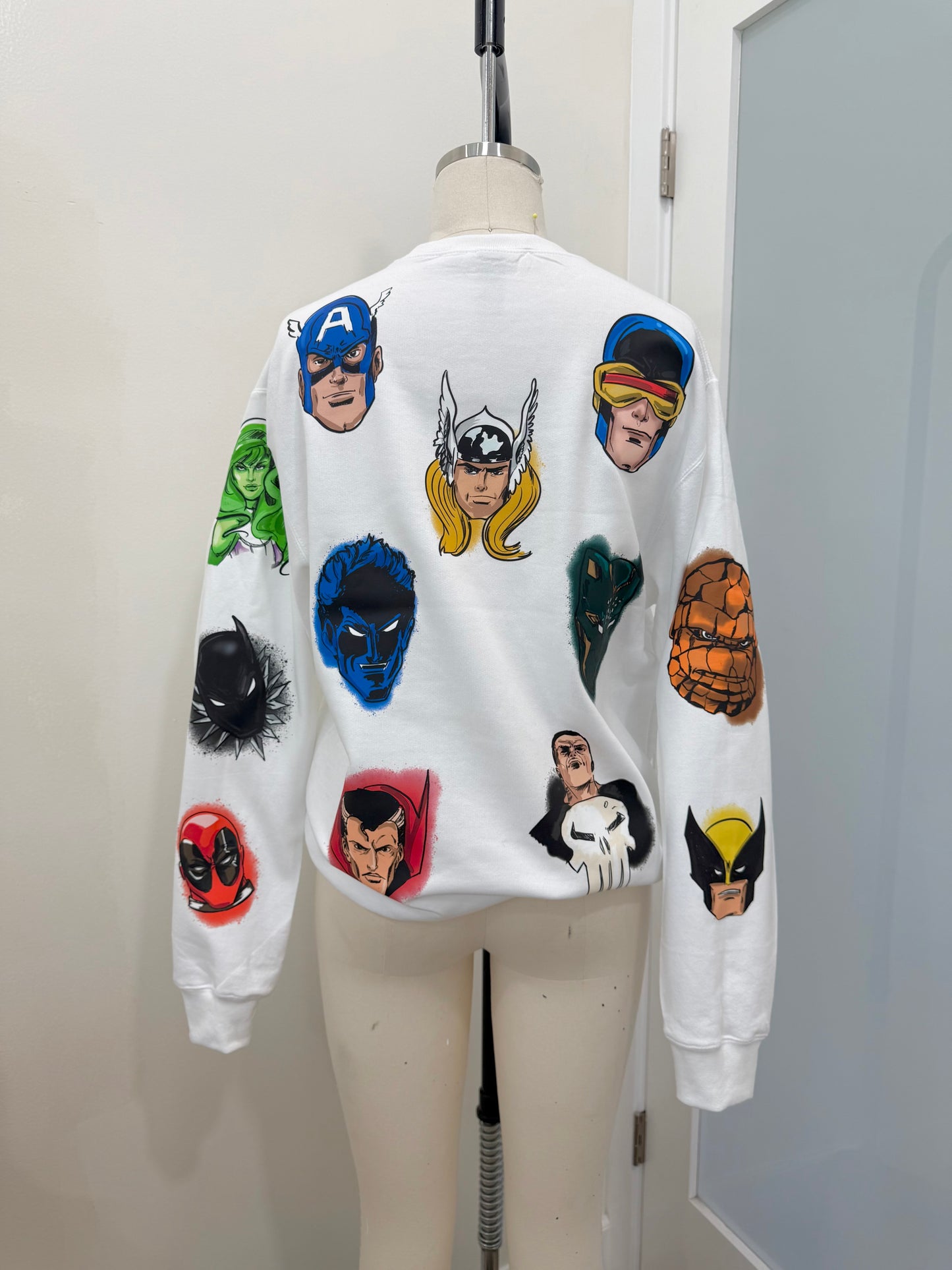 HEROS CREWNECK