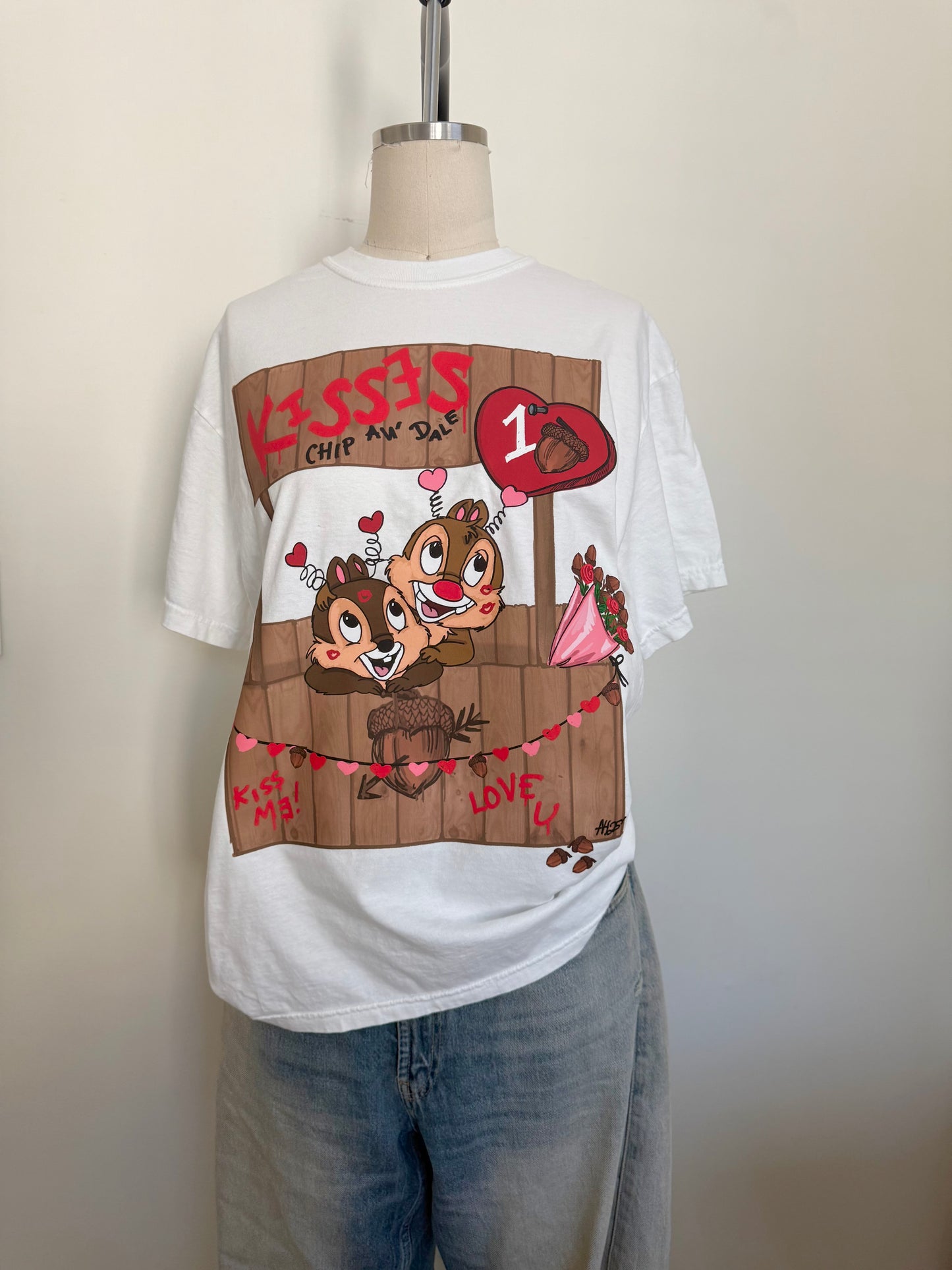 KISSING BOOTH T SHIRT