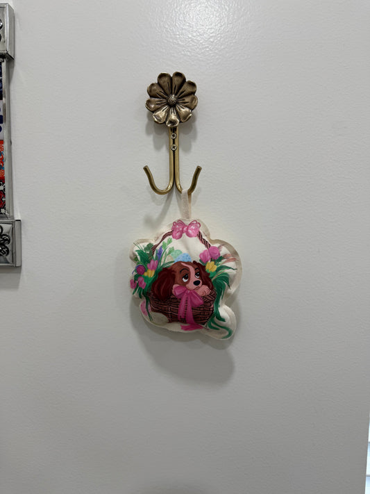 LADY IN BASKET KEYCHAIN