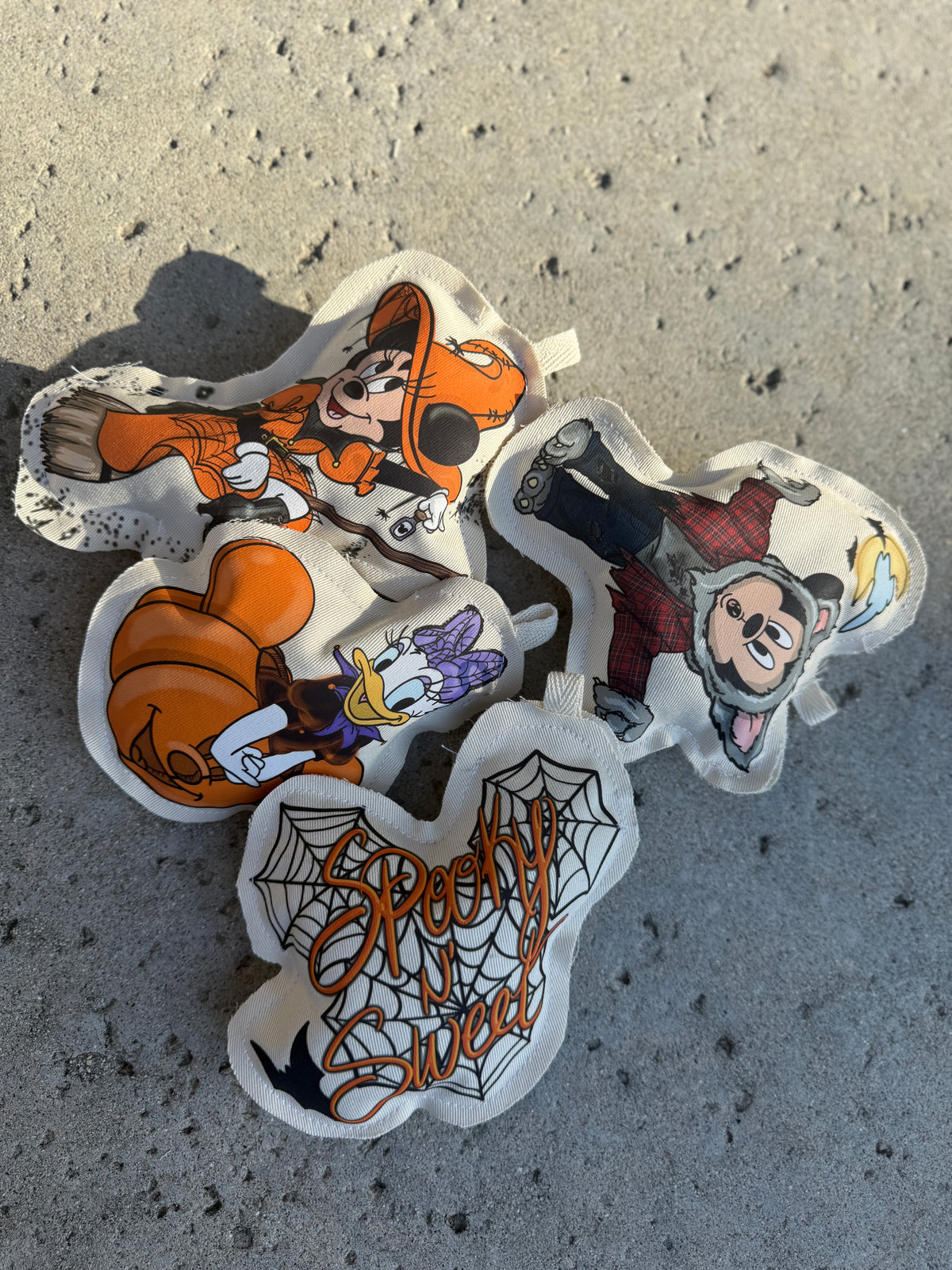 SPOOKYVILLE VER 3 KEYCHAIN SET