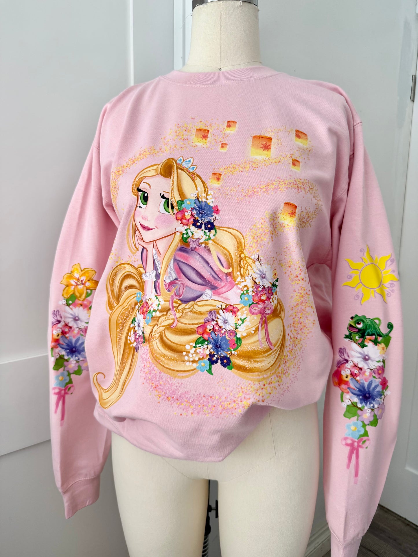 FLOATING LIGHTS CREWNECK