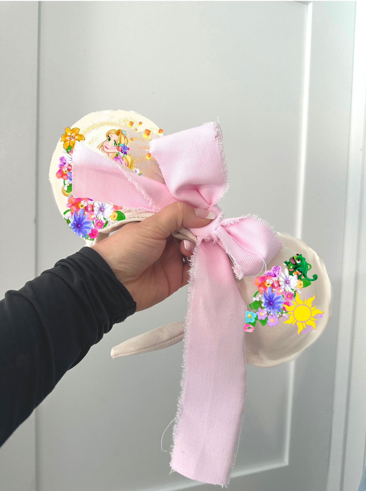 FLOATING LIGHTS EARS