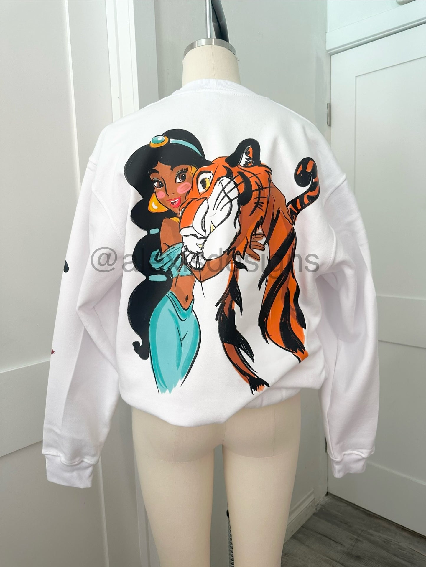 A SHOOTING STAR CREWNECK