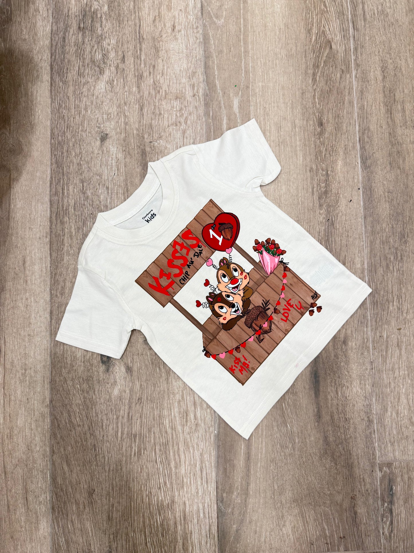 KIDS KISSING BOOTH TEE