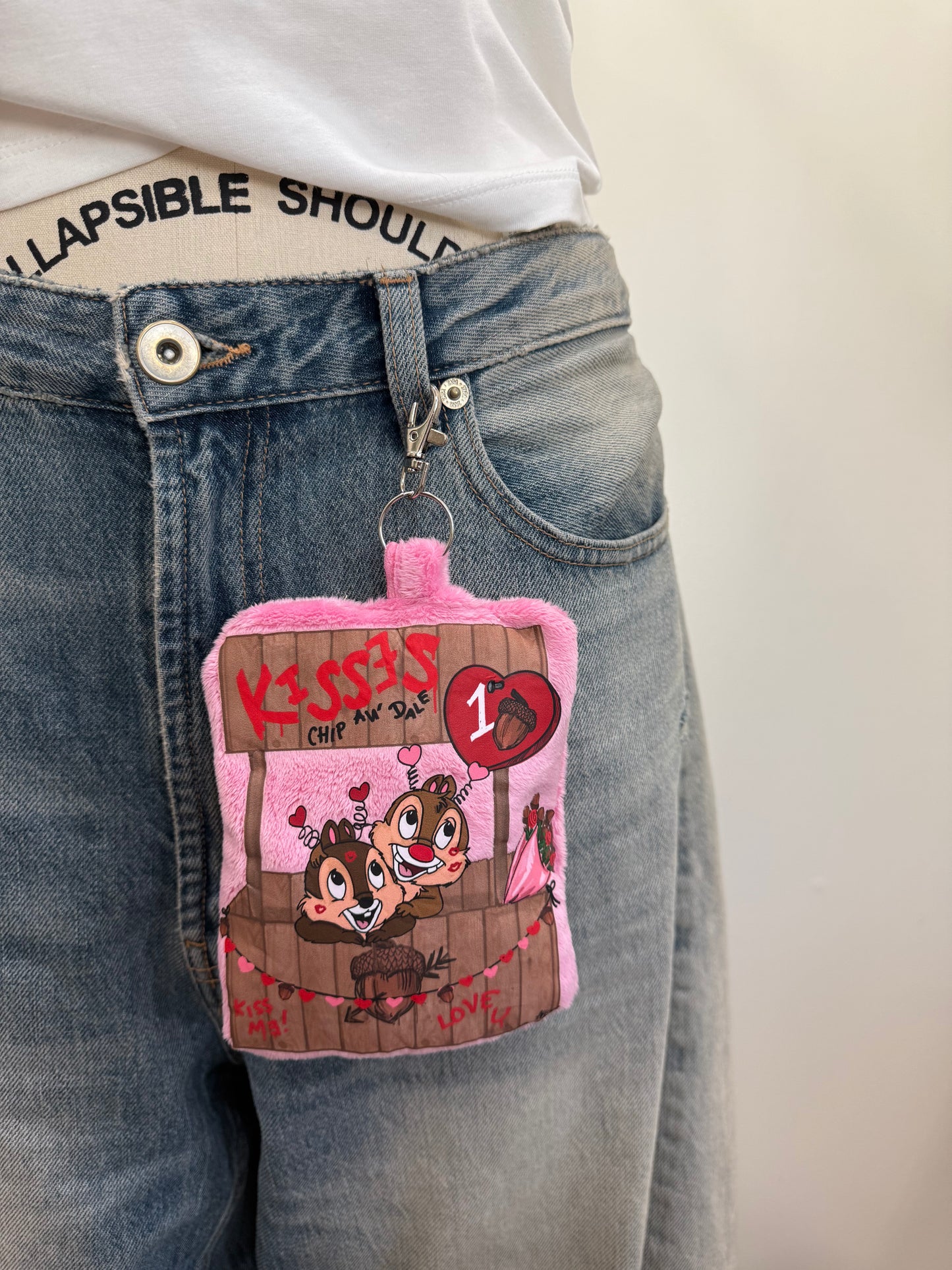 KISSING BOOTH KEYCHAIN