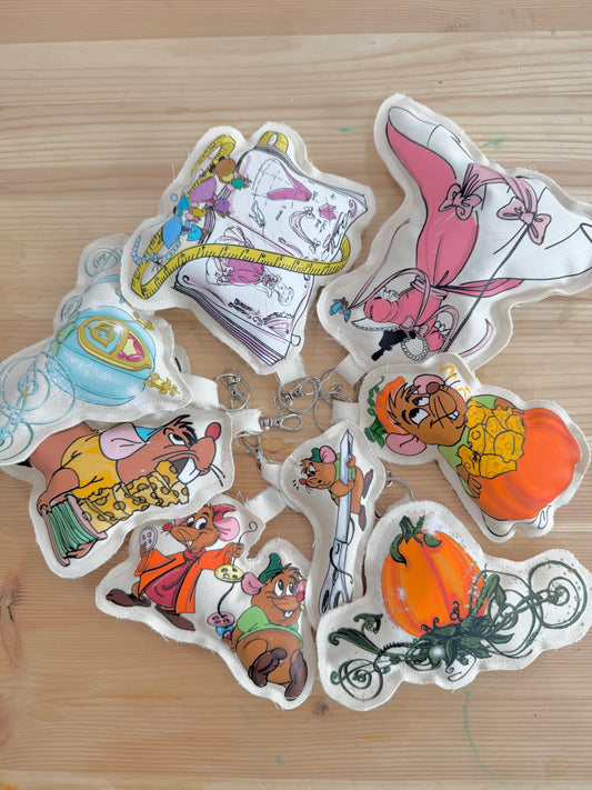 THREAD BY THREAD KEYCHAIN SET