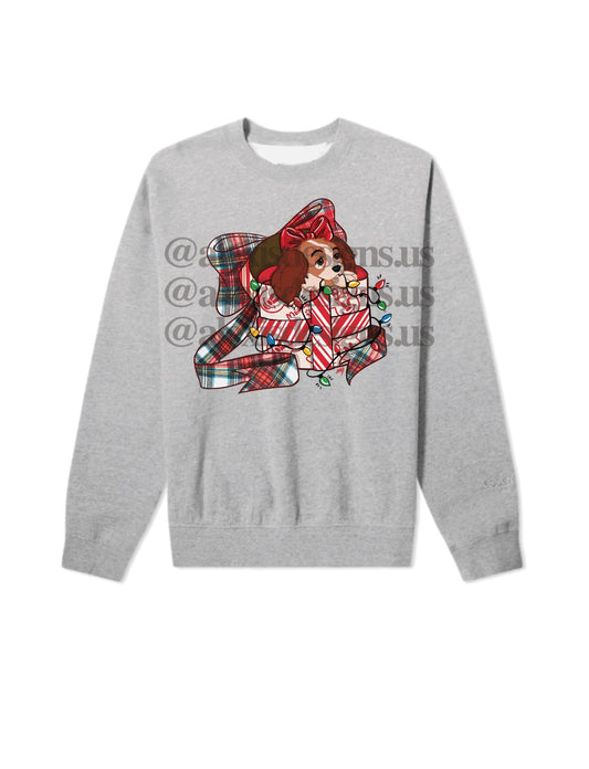 LADY IN A PRESENT CREWNECK
